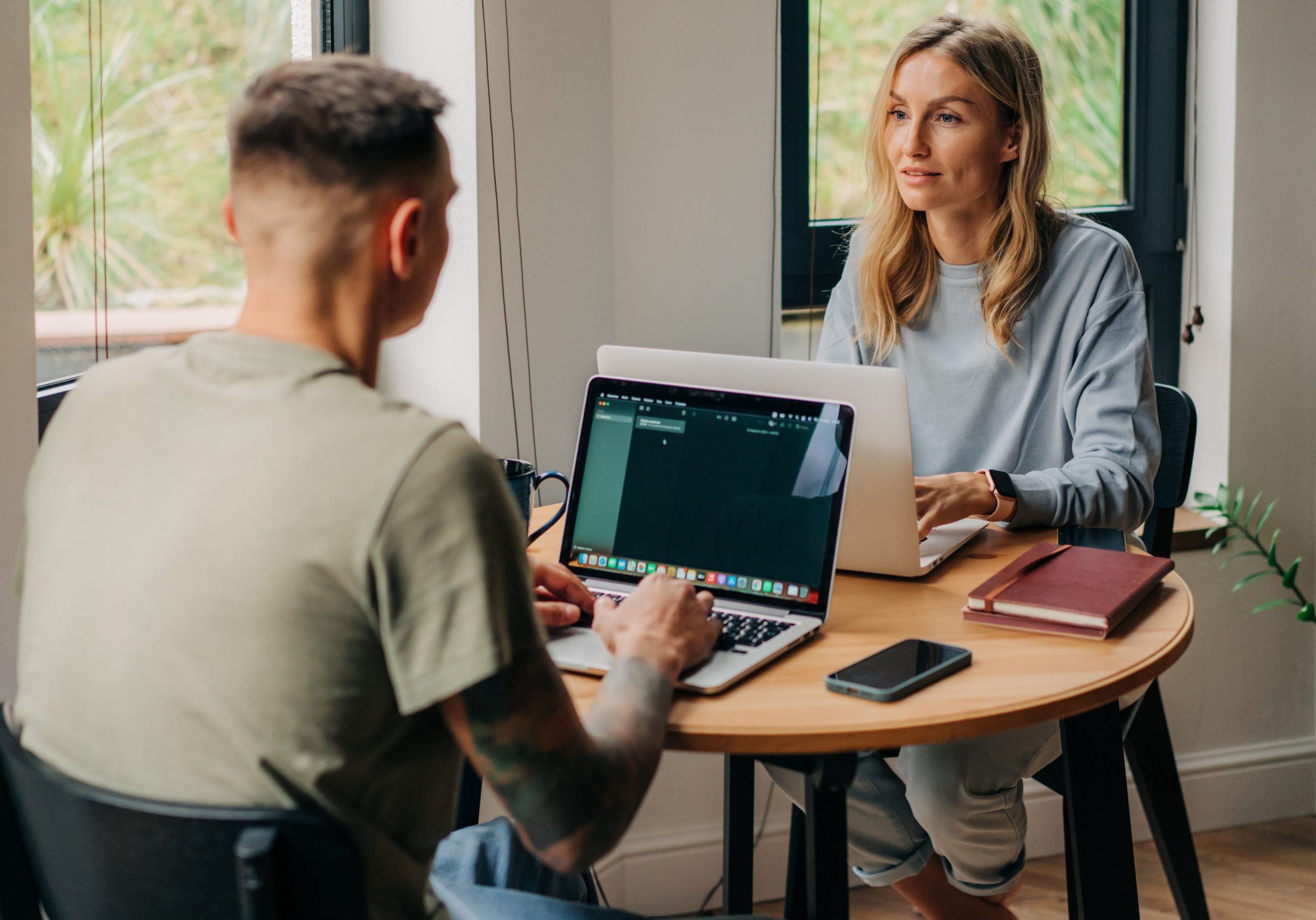 couple-young-woman-small-business-working-from-home-business-professional-computer-screen_t20_42y4Xy