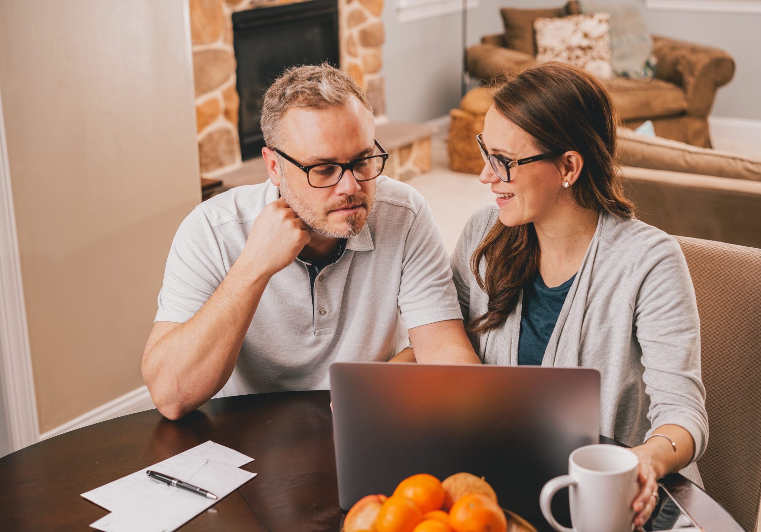 married-couple-doing-taxes-paying-bills-or-reviewing-finances-and-retirement-plans_t20_xRzZOX